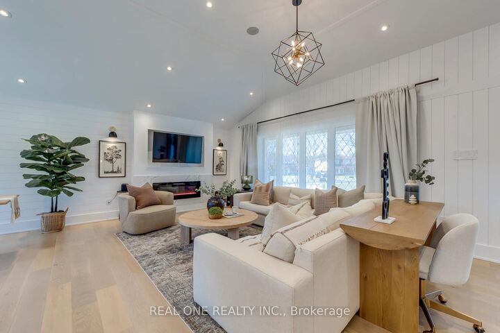 Property Photo: 1224 Willowbrook Drive ON L6L 2K1