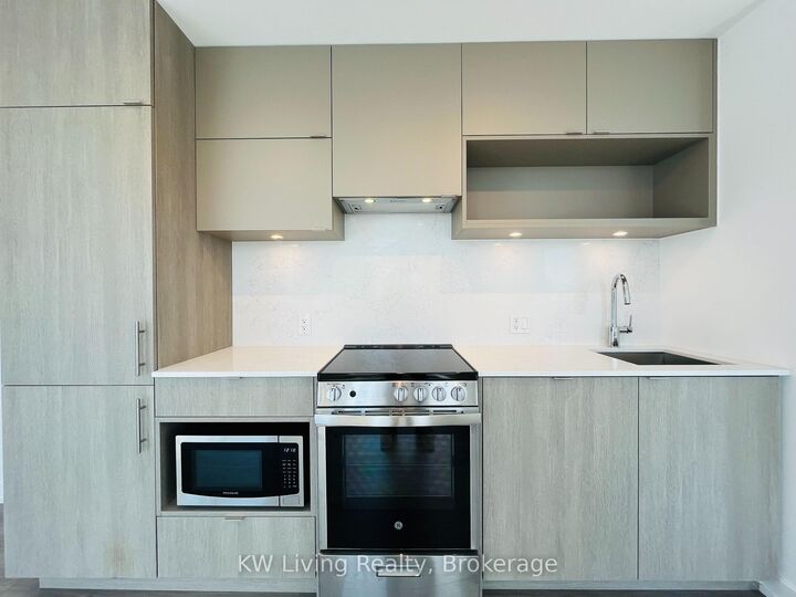 Property Photo:  100 Queen Street E 3006  ON M5C 0B5 