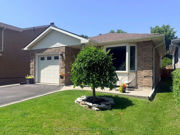 Property Photo: 16 Grenadier Drive ON K7K 6E8