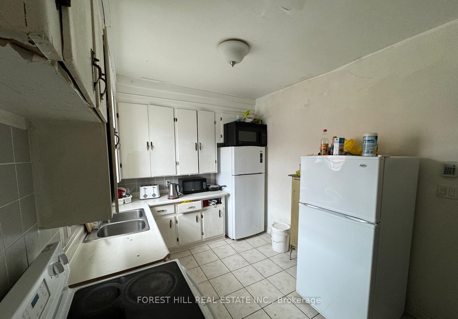 Property Photo: 745 Barton Street E Room 1 Second Floor ON L8L 3A9
