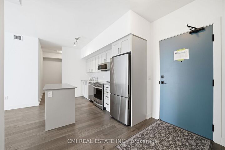 1063 Douglas McCurdy Common 306 — photo 1