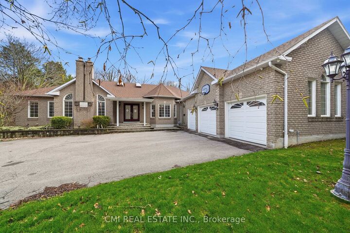 Property Photo: 15 Treegrove Circle ON L4G 6M1