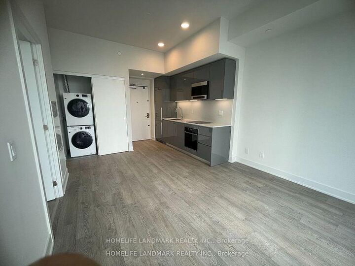 Photo de la propriété:  8 Cumberland Street 4901  ON M4W 0B6 