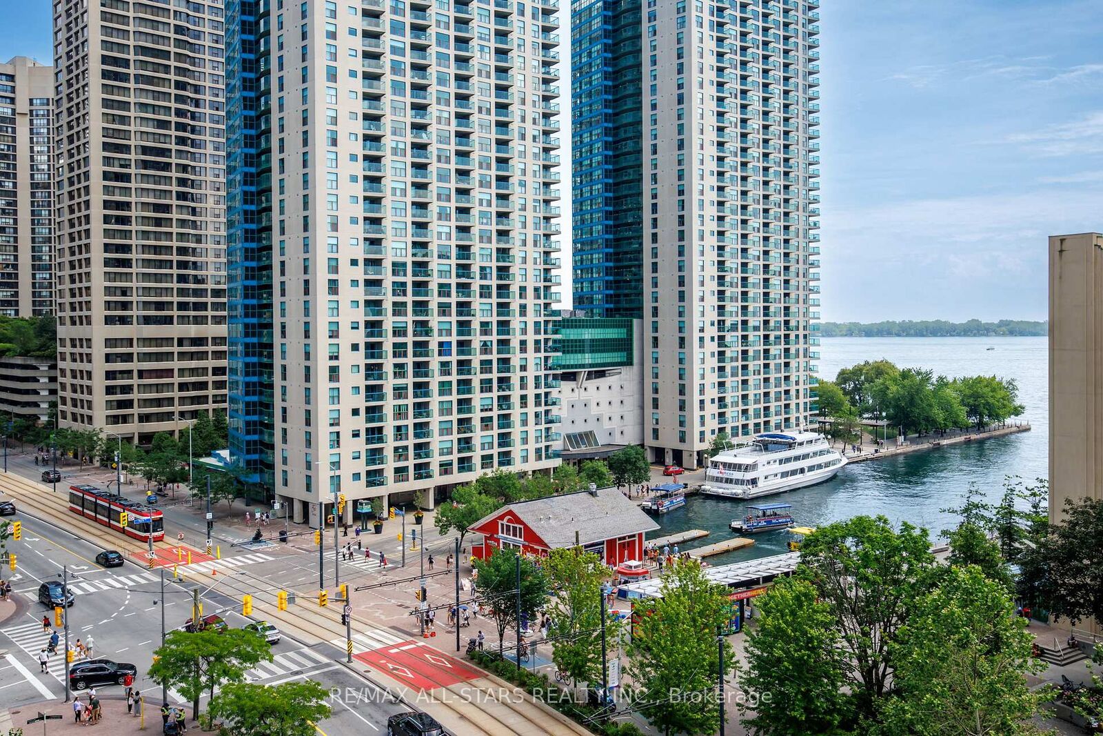 Property Photo: 208 Queens Quay W 804 ON M5J 2Y5