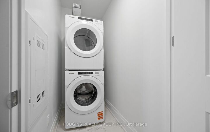 Property Photo:  1035 Southdown Road Uph2007  ON L5J 0A2 