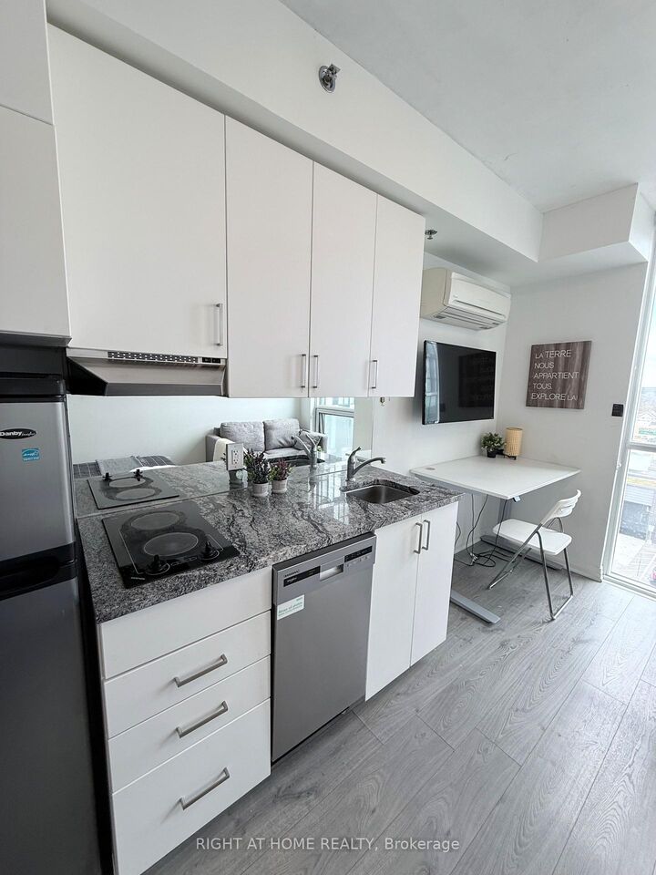 Property Photo: 1900 Simcoe Street N 441 ON L1G 0C1