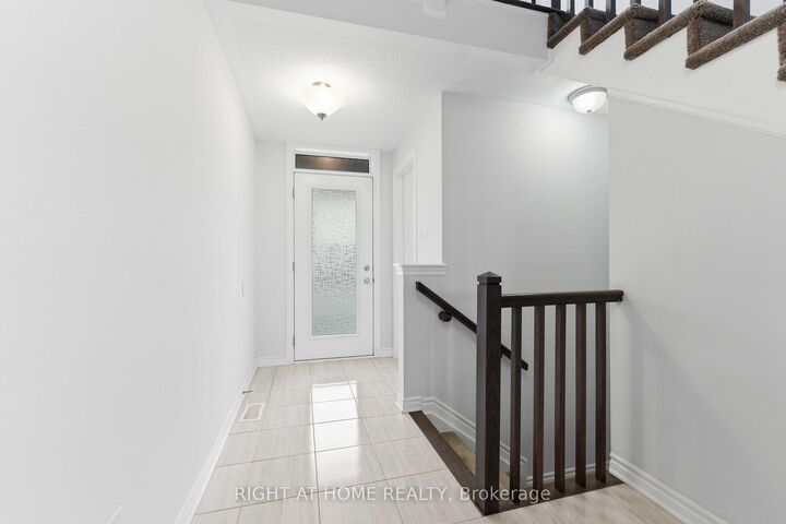 Property Photo:  404 Edgevalley Court  ON K2S 2R3 