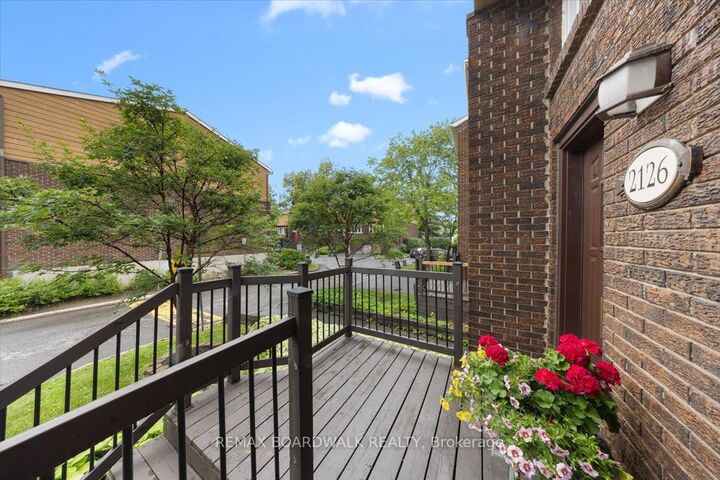 Property Photo:  2126 Eric Crescent 18  ON K1B 4P4 