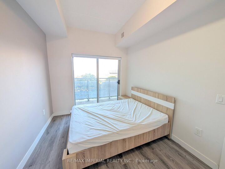Property Photo:  251 Hemlock Street 526  ON N2L 0H2 