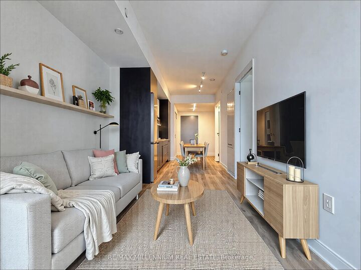 Property Photo: 86 Dundas Street E 401 ON L5A 1W4