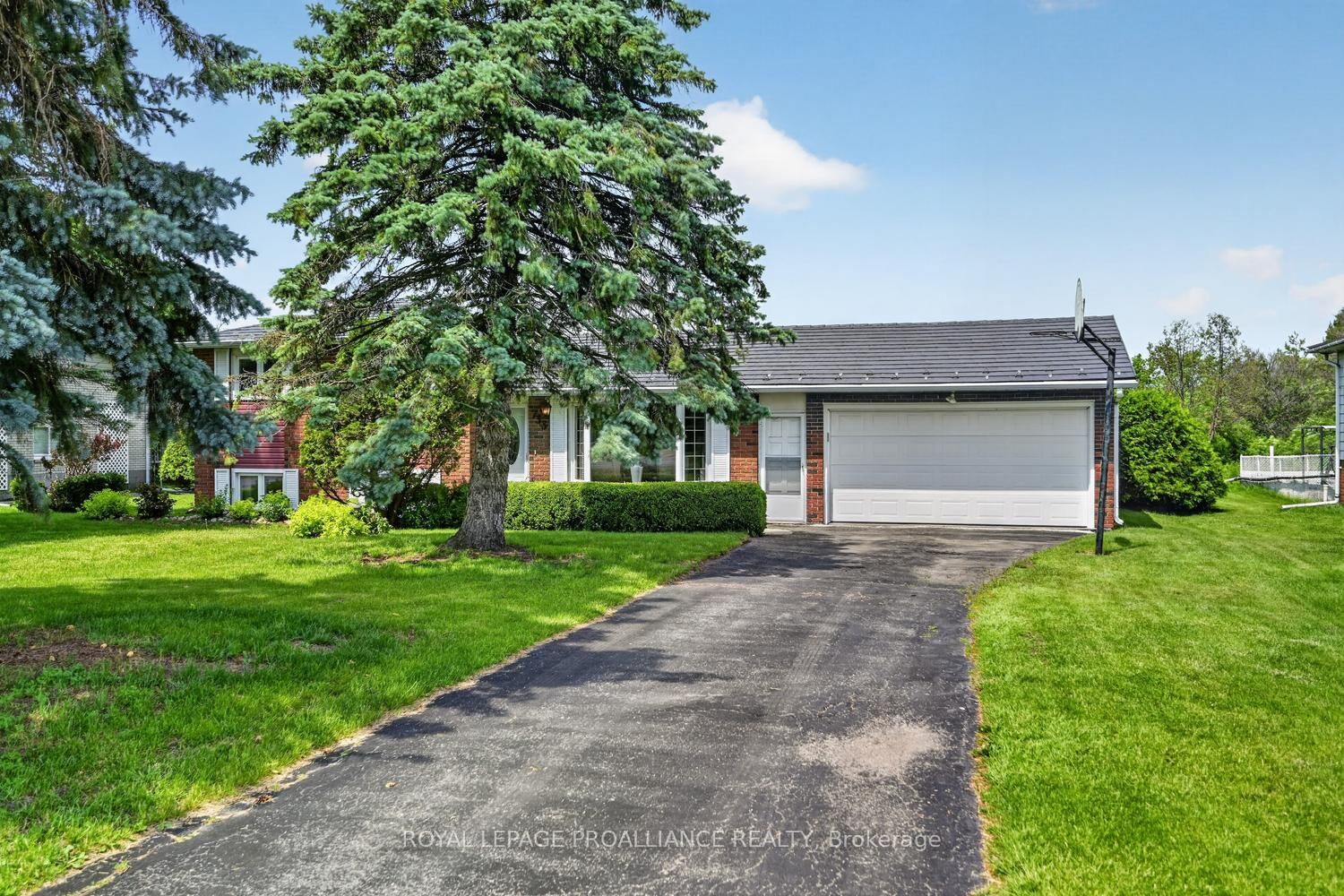Property Photo:  733 Stewart Boulevard  ON K6V 5T4 