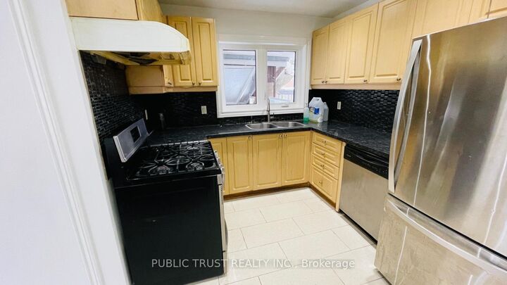 Property Photo:  3818 Lawrence Avenue E  ON M1G 1R6 
