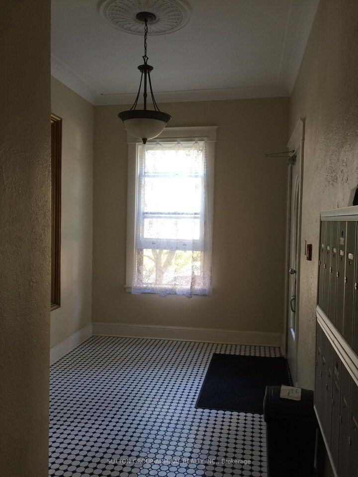 Property Photo: 162 Daly Avenue ON K1N 6E9