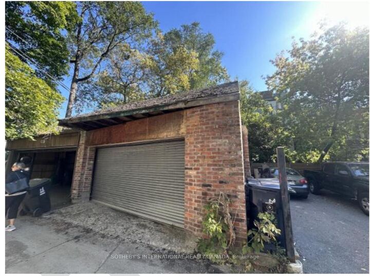 Property Photo: 278 Avenue Road ON M4G 1G4