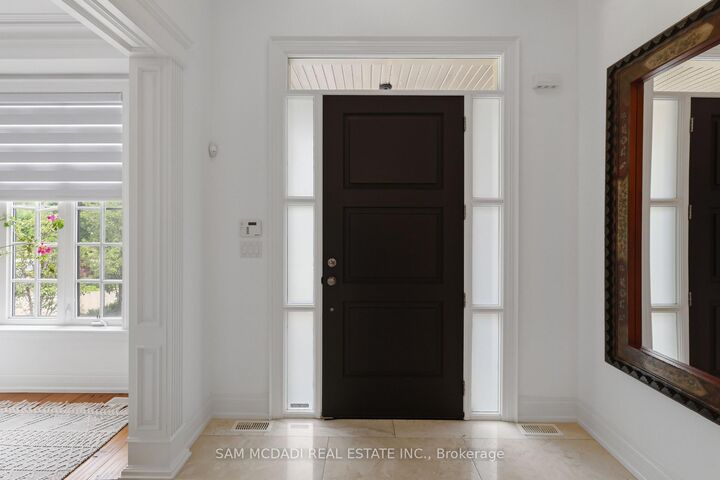 Property Photo: 725 Queensway N/A W ON L5C 1A7