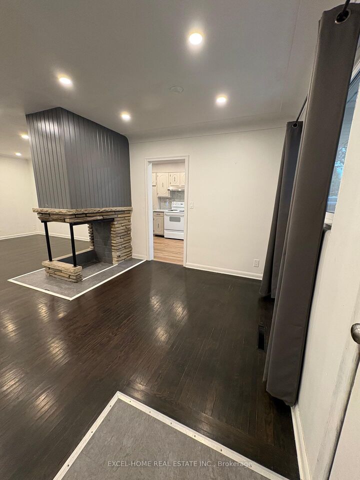 Property Photo: 4503 Maplewood Avenue ON L2E 6H5