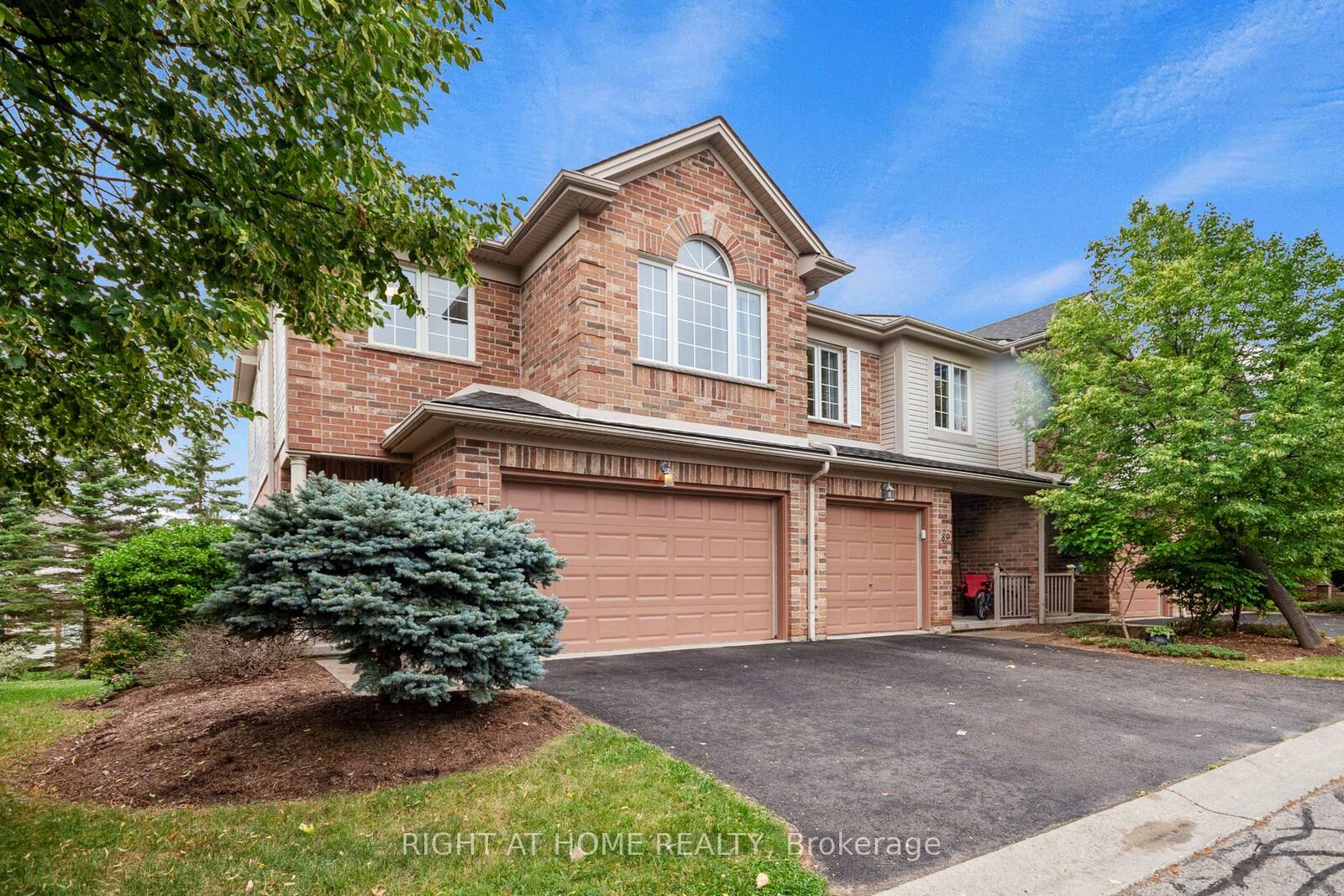 Property Photo: 320 Ambleside Drive 87 ON N6G 5H8