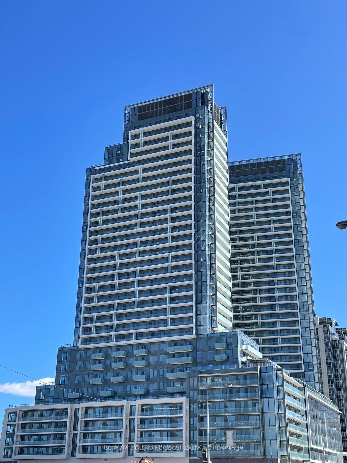 Photo de la propriété:  7 Golden Lion Heights N723  ON M2M 0C1 