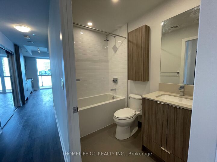 Property Photo:  430 Square One Drive 4504  ON L5B 0L6 