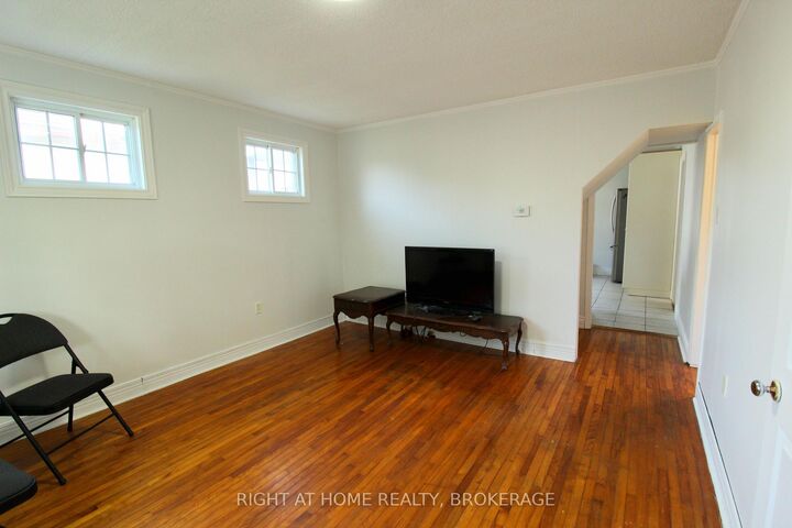 Property Photo: 44 Cumming Street ON L2S 1H9