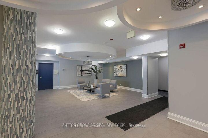 60 Fairfax Crescent 409 — photo 1