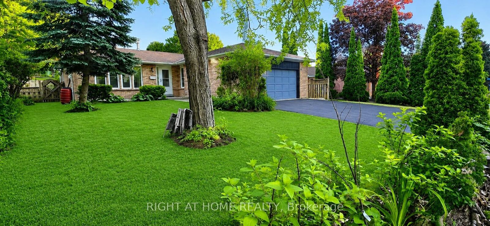 Property Photo: 941 Victoria Street ON L4R 1B7