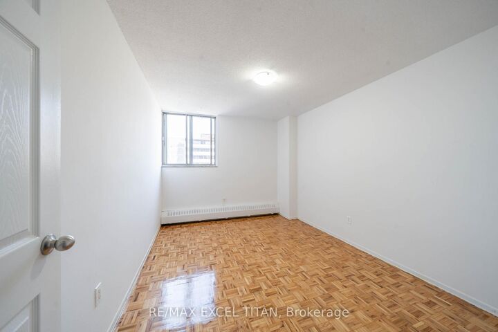 Property Photo:  5 Glamorgan Avenue 410  ON M1P 4P1 