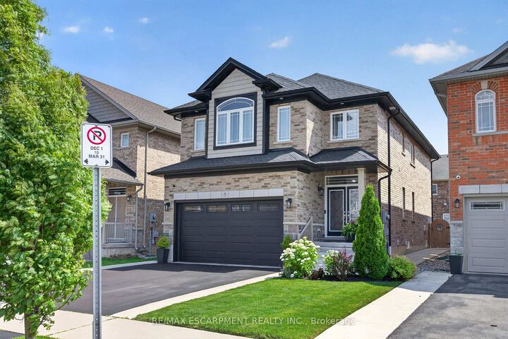 Property Photo: 5 Narbonne Crescent ON L8G 0J8