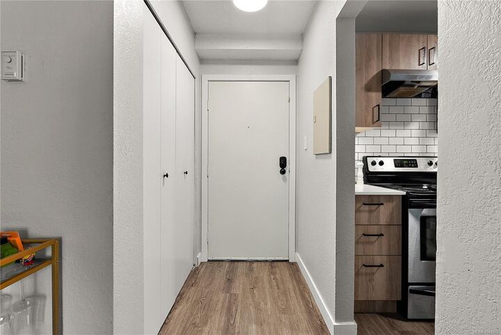 Property Photo: 71 Gorge Rd W #106 BC V9A 1L9