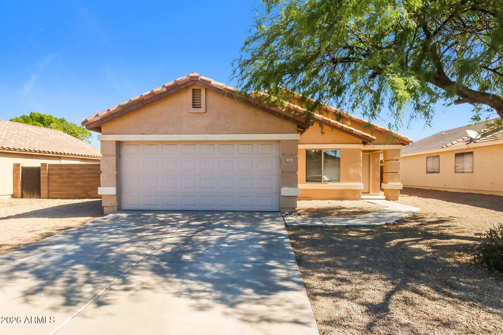 Property Photo:  1024 E Santa Cruz Lane  AZ 85119 
