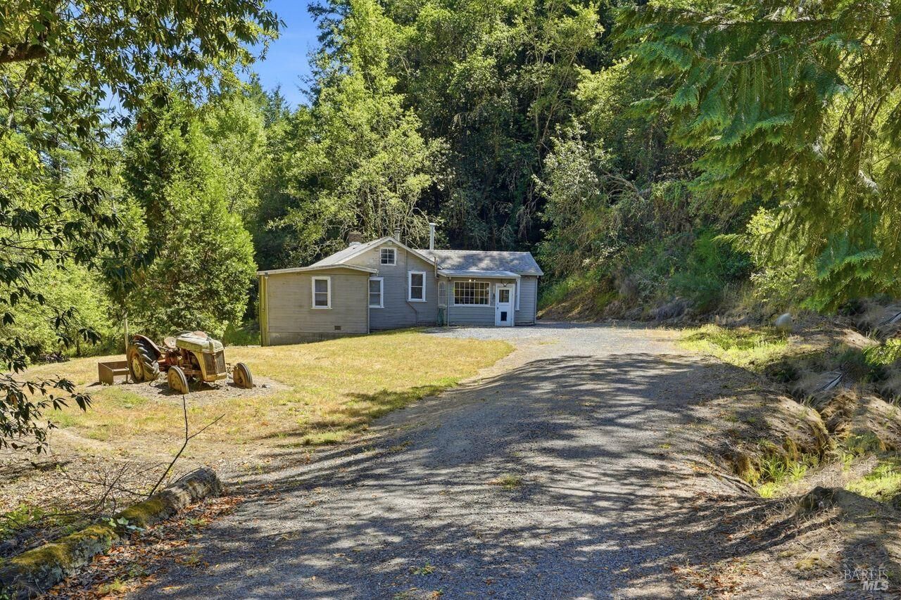 Property Photo:  886 Montgomery Road  CA 95472 