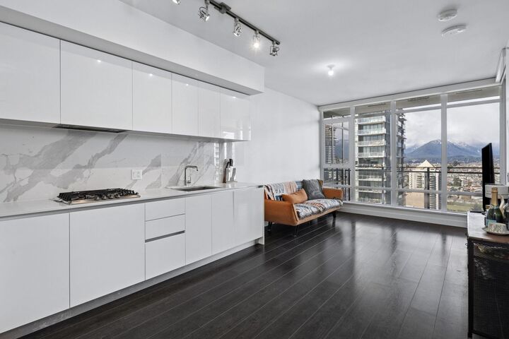Property Photo: 2085 Skyline Court 2903 BC V5C 0M6