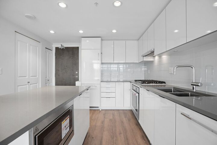 Property Photo: 2388 Madison Avenue 605 BC V5C 0K8