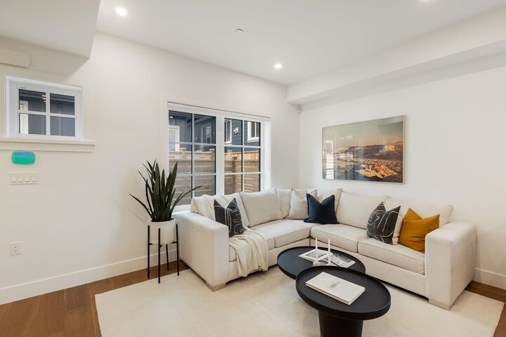 Property Photo: 552 Kaslo Street 1 BC V5K 3Z2