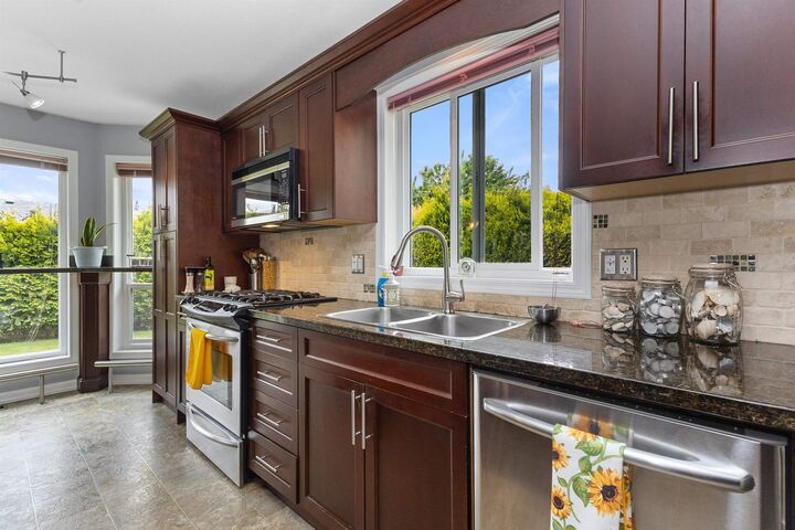 Property Photo: 34654 Dunsmuir Court BC V2S 6G4