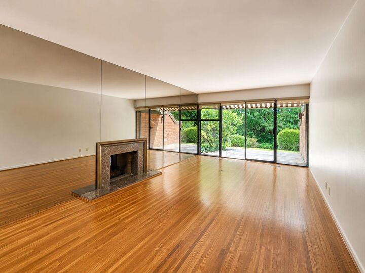 Property Photo: 406 Greensboro Place BC V5X 4M4