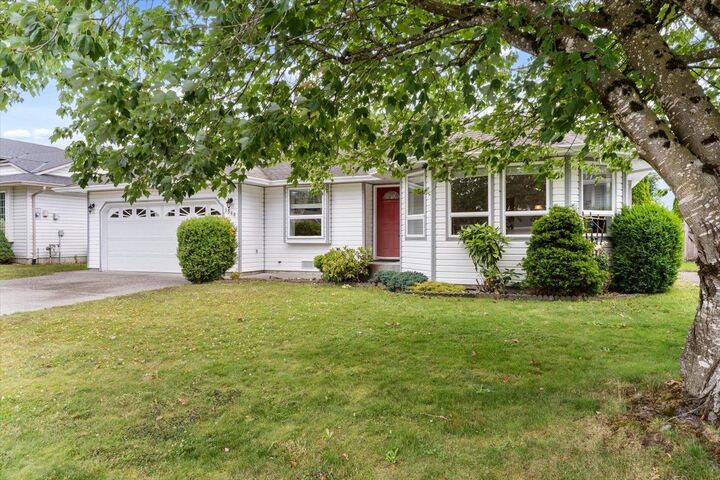 Property Photo: 1548 Canterbury Drive BC V0M 1A3