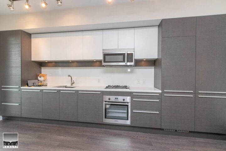 Property Photo:  2008 Rosser Avenue 708  BC V5C 0H8 