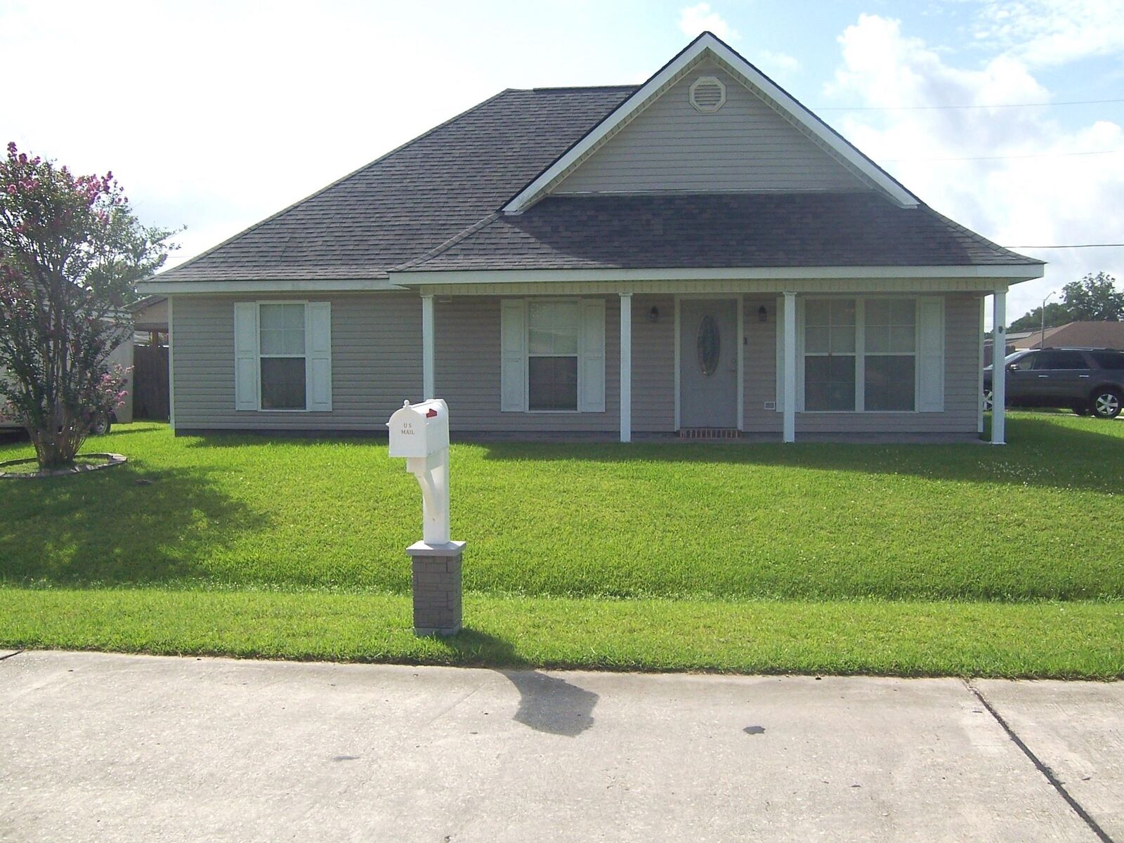 Property Photo:  300 Jennifer St  LA 70359 