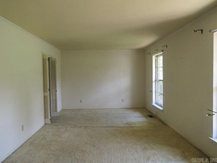 Property Photo: 16 Kingspark Rd AR 72227