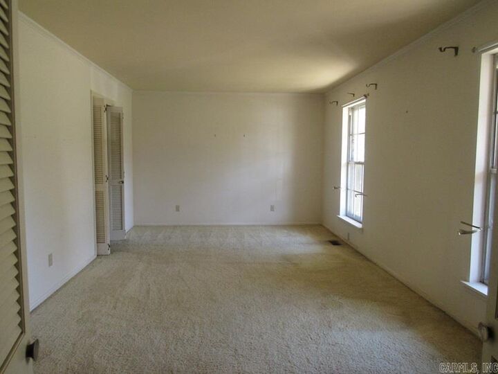 Property Photo: 16 Kingspark Rd AR 72227