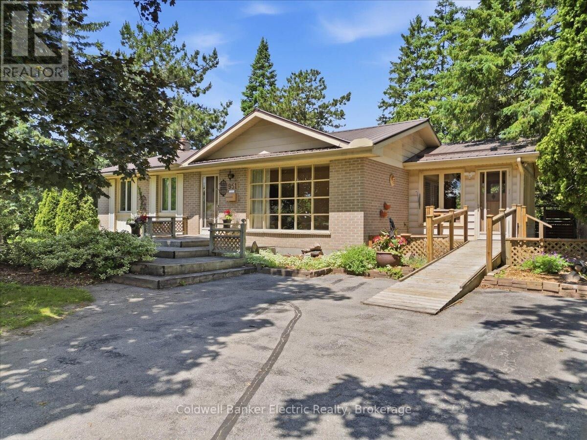 Property Photo:  951 St. Paul's Street  ON K9H 6J7 