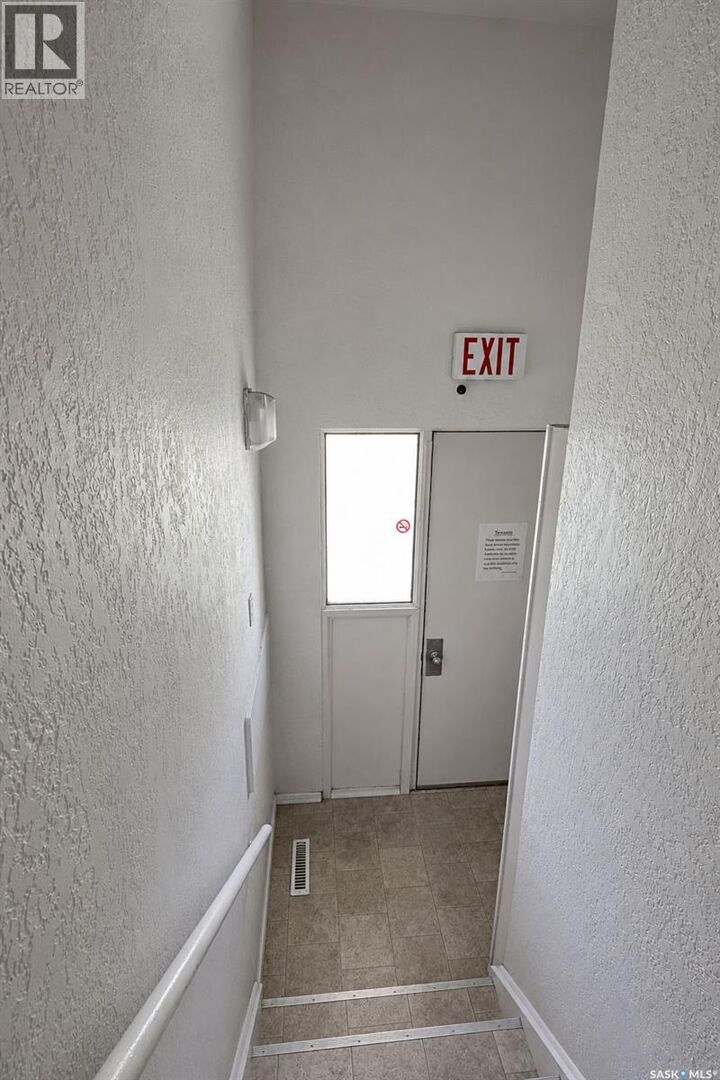 Property Photo:  616 28th Street E  SK S6V 1X9 