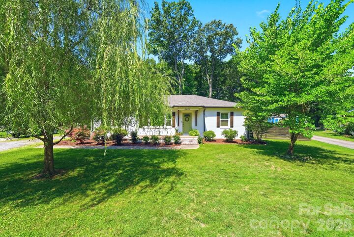 Property Photo:  6409 Woodland Circle  NC 28216 