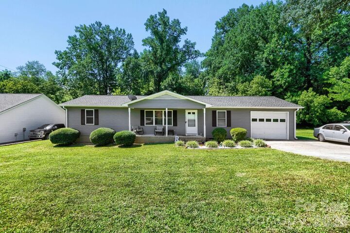 Property Photo: 2601 Lynn Drive NC 28054