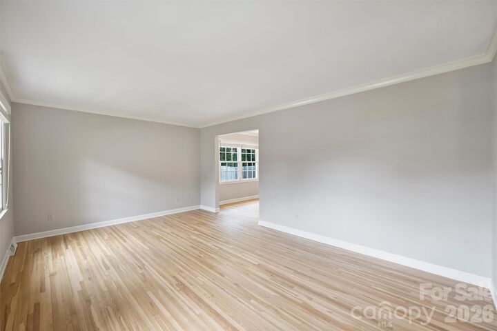 Property Photo: 4307 Glenfall Avenue NC 28210