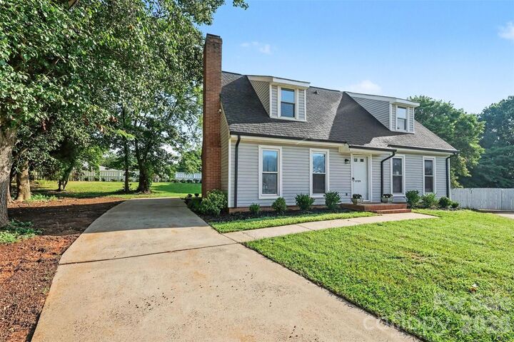 Property Photo:  6739 Old Meadow Road  NC 28227 