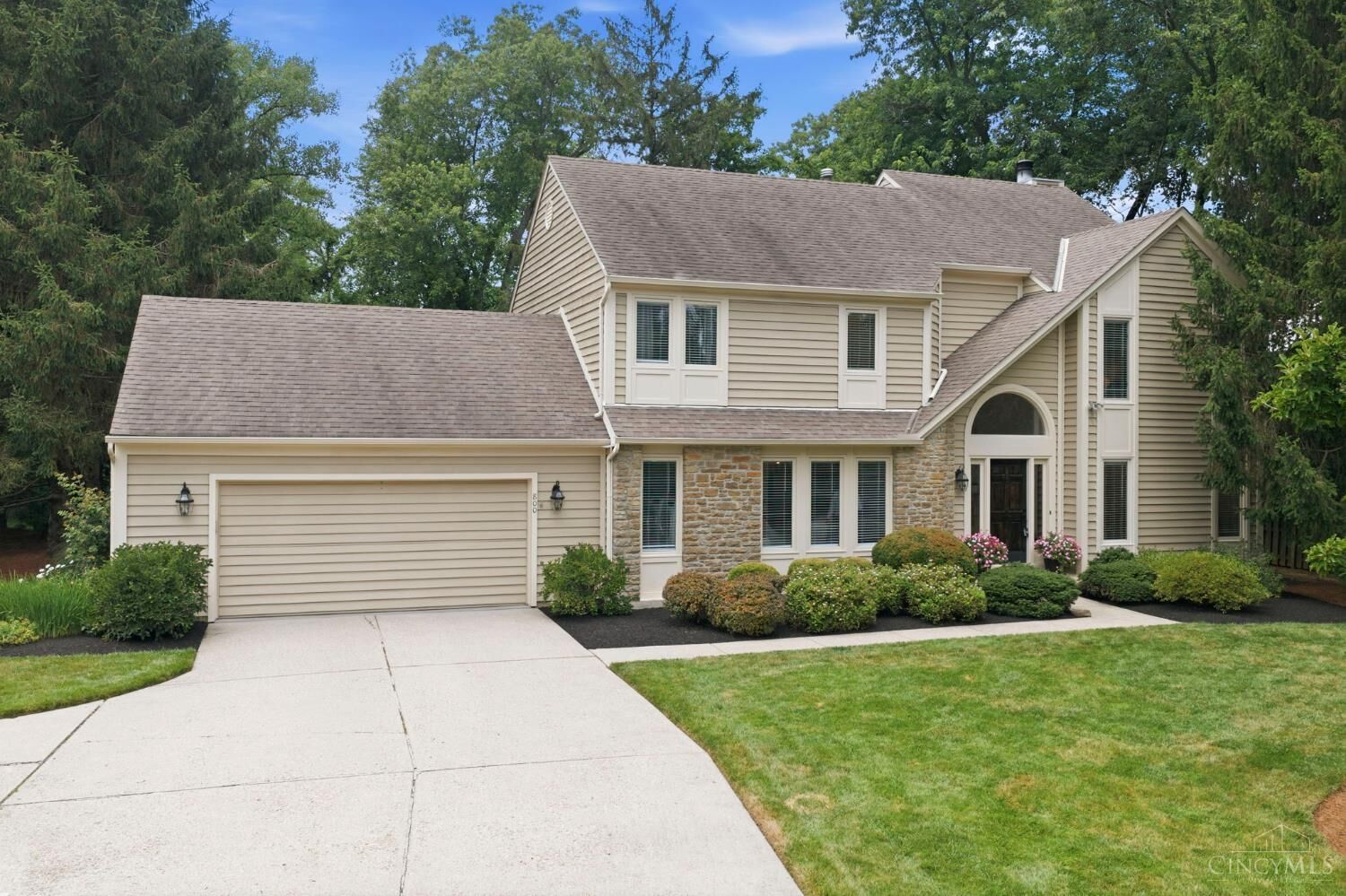 Property Photo: 800 Eaglesknoll Court OH 45255