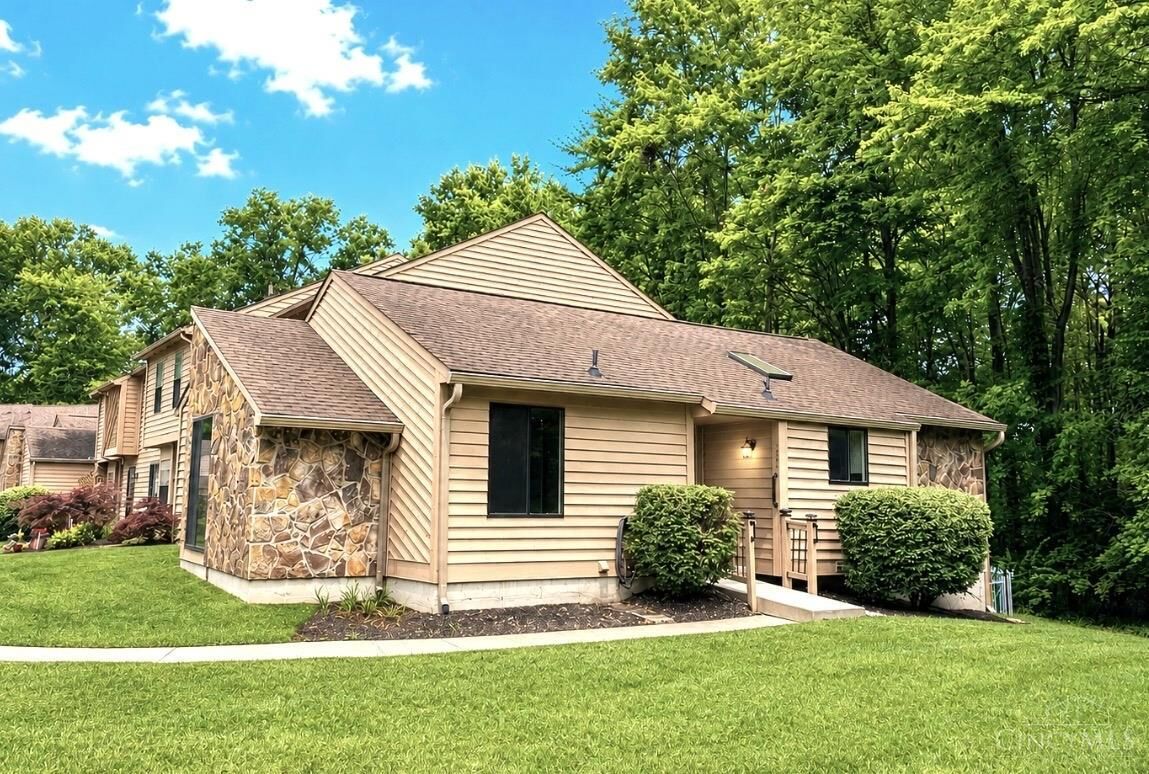 Property Photo: 1030 Crisfield Drive OH 45245