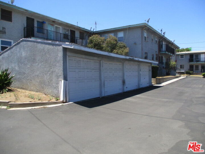 Property Photo:  3311 3/4 W 77th St  CA 90043 